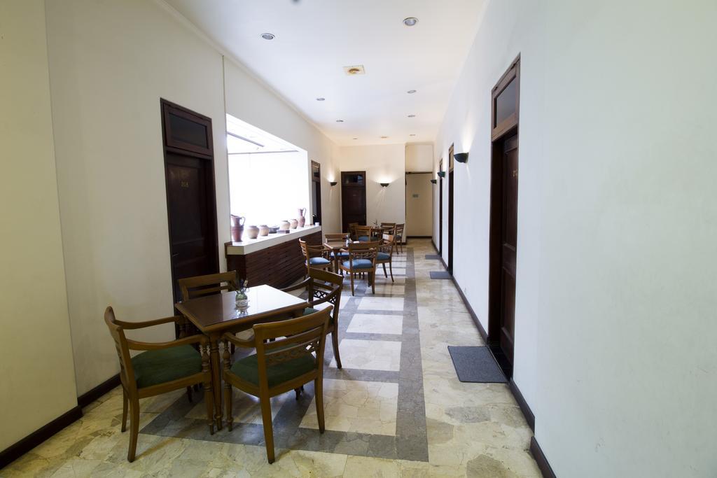 Reddoorz @ Dago Hotel Bandung Buitenkant foto