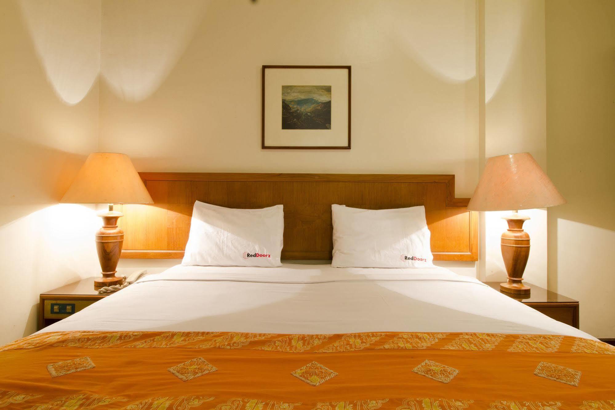 Reddoorz @ Dago Hotel Bandung Buitenkant foto